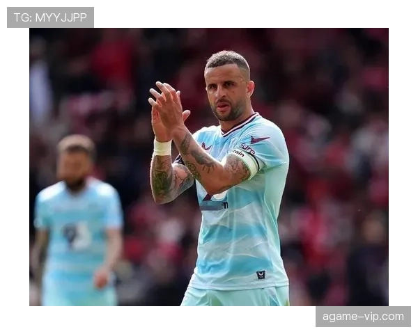 曼城高位压迫战术下，防线空当频现，快速反击威胁加剧